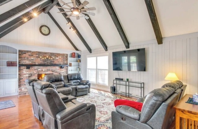 KC Chalet in Lenexa & Overland Park Area. Private covered garage and driveway.
