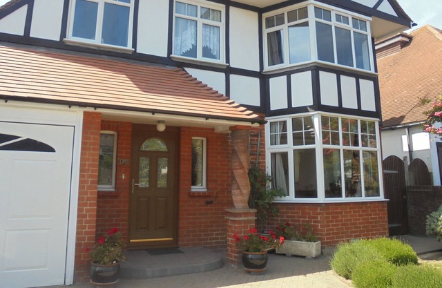 Kelvinside, detached family home with parking