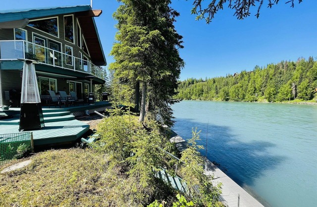Kenai Riverfront Home at Catch’em AK