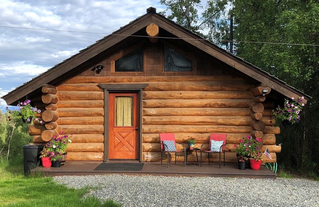 Kenai Wildlife Cabin - Cozy log home with mountain views. Pet friendly!