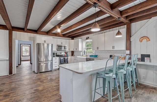 Kennebunkport Summer Rental walk to Dock Square! PET Friendly!
