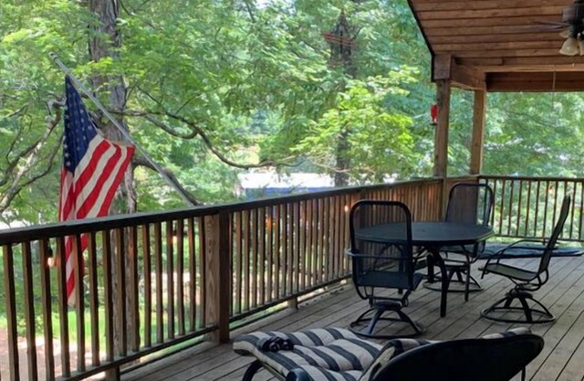 Kentucky Lake/TN River Cabin 1/2 mile to Cuba Landing Marina