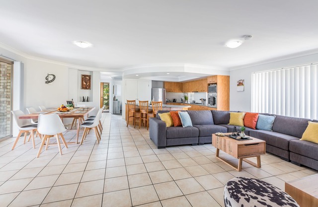 Kidman Place - Spacious Luxury+ FREE WIFI + WINE