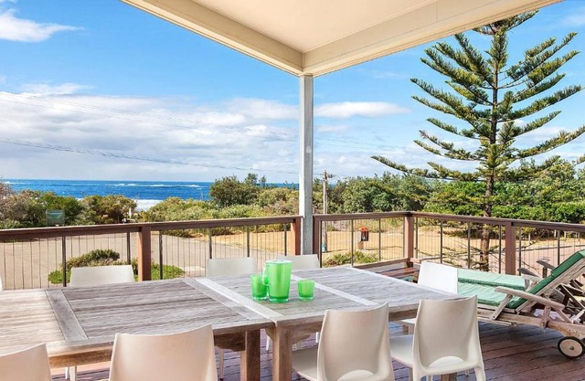 Killcare Beach Abode with AC