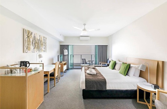 King Balcony Studio at Resort Style Darwin Stay