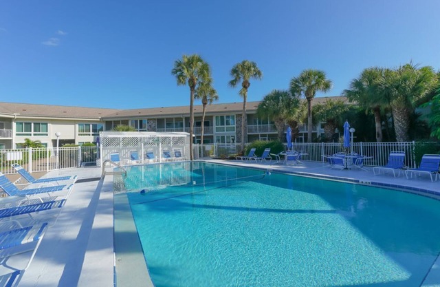 King Bed ❤ Walk to St. Armand's Circle and Lido Beach in Minutes!