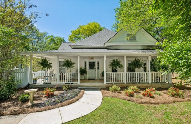 King Beds|Pets Welcome|Historic Queen Anne Cottage