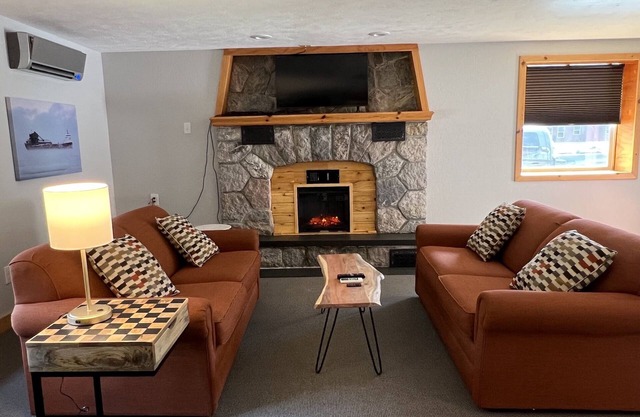 King Family Suite - Tahquamenon Suites Paradise MI
