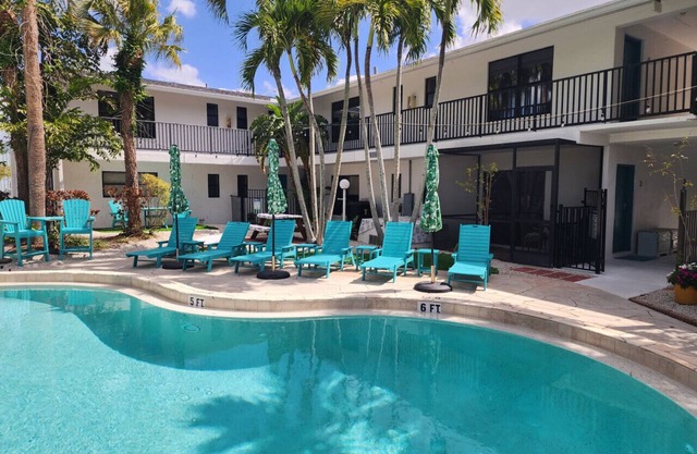 King One Bedroom Overlooking the Pool