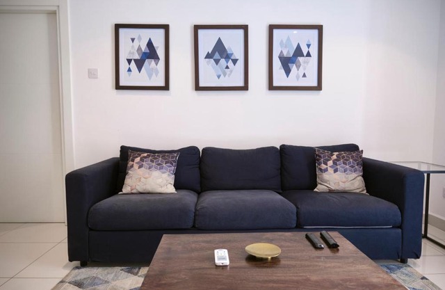 King Size Bed & 129 Mb Data Speed 1BR en suite with pool at Embassy Gardens, Cantonment, Accra