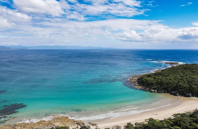 King Stingray – double storey beach house with ocean views