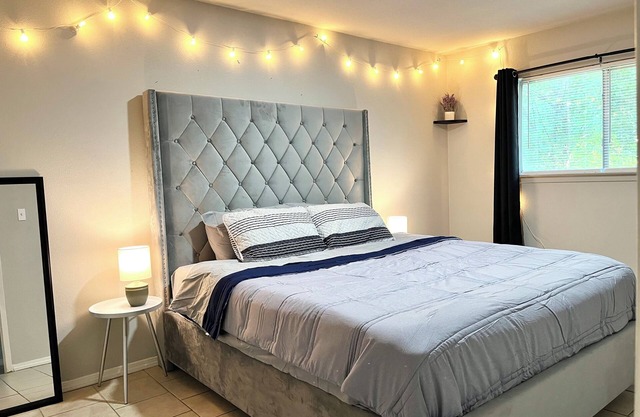 KING SUITE 2BR Home w FAST WiFi, & WFH Desk