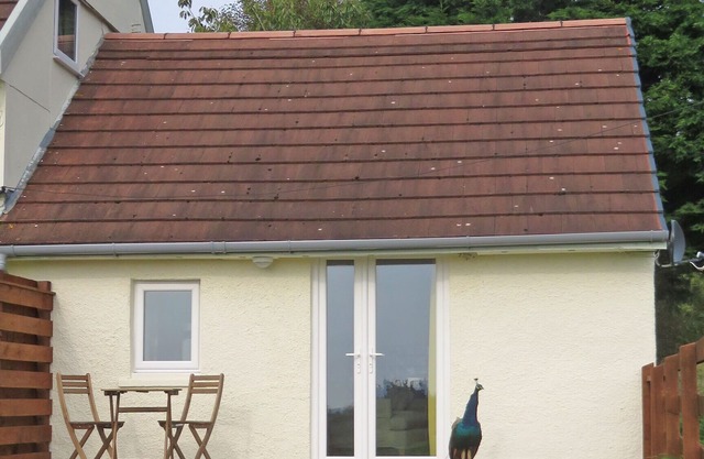 Kinganton Bothy, private studio with sea views