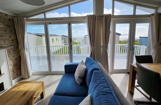 Kingfisher - Creek Caravan Park Ringstead