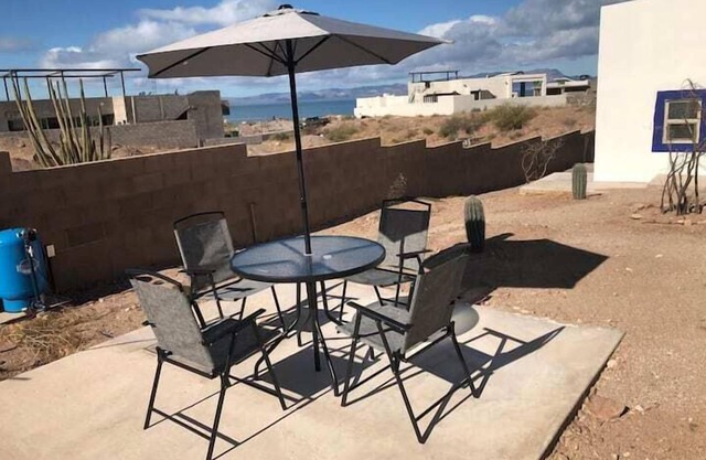 Kino Bay Getaway: Cozy 2-Bedroom House Victoria