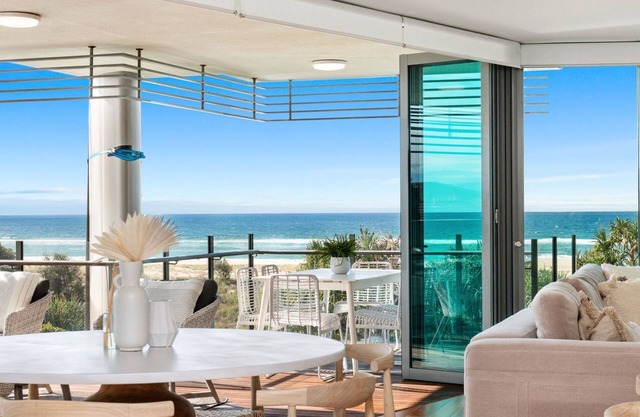 Kirra Wave 301 - Luxury Beachfront - All Linen Provided