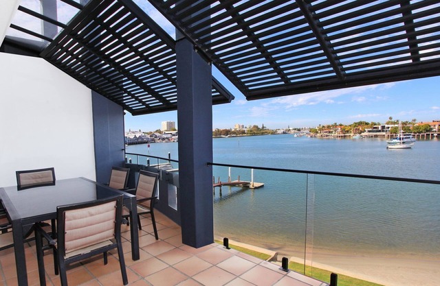 Kirribilli 13 - Two Bedroom Apartment with River View!