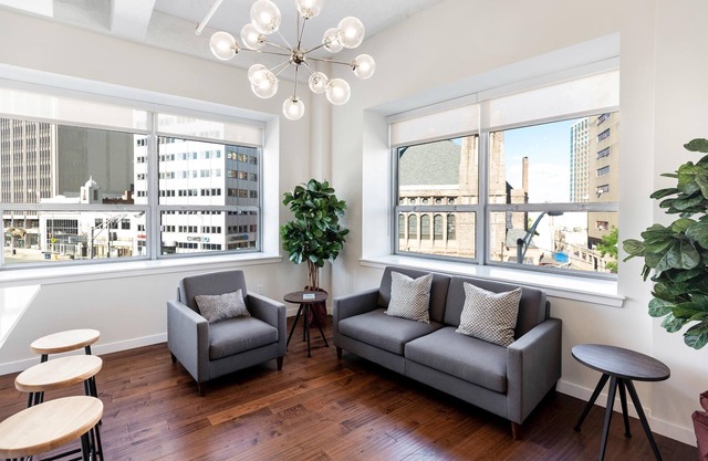 Kislak 507 Stunning 2BR with Den Corner Apt Retreat Above the City