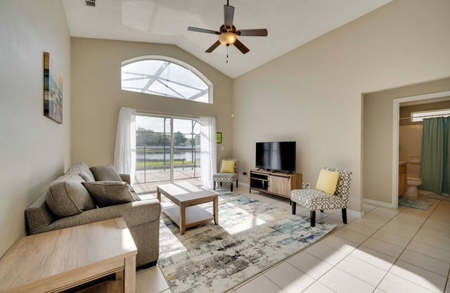 Kissimmee Getaway w/Pool ~ 7 Mi to Disney!