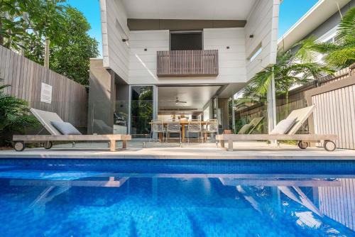 Kokos Beach House 2 - Belongil Beach pad with pool
