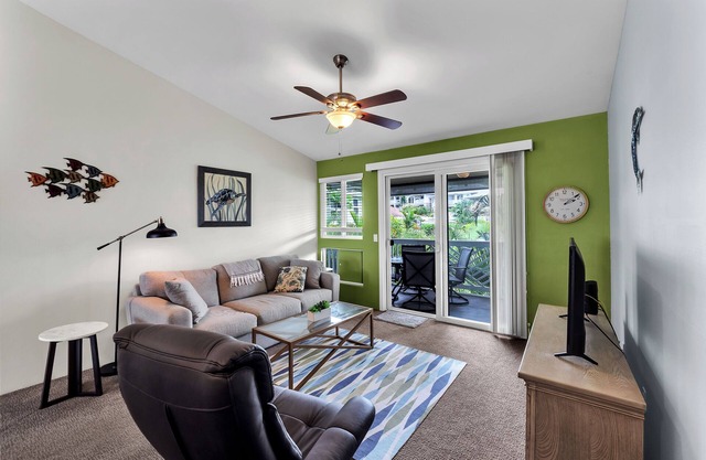 Kona Sea Ridge#Y22: Beautiful Top Floor unit with Ocean Views in Gated area