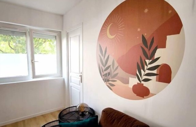 Konk-Kerne: magnificent T2 near tramway