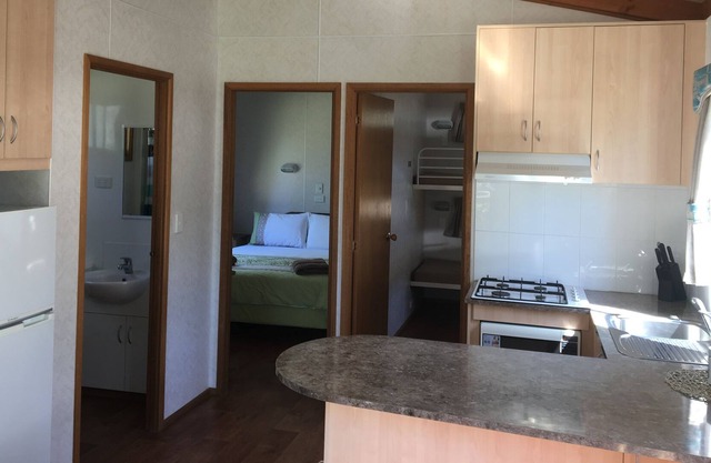 Kookaburra Cabin, 2 room, sleeps 6.