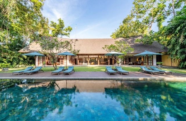 KR7001 - 7 Bedroom Villa in Kerobokan