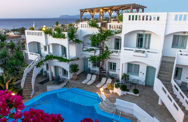 Kurmulis Studios, Maisonette with Pool View!