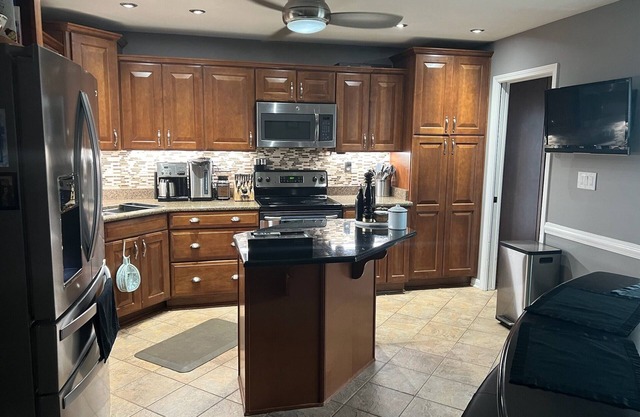 KY Derby Rentaln3-bedroom house in superb Louisville with AC, WiFi, fitness room