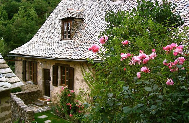 L' ancienne école : Charming gite in the heart of the Lot Valley.