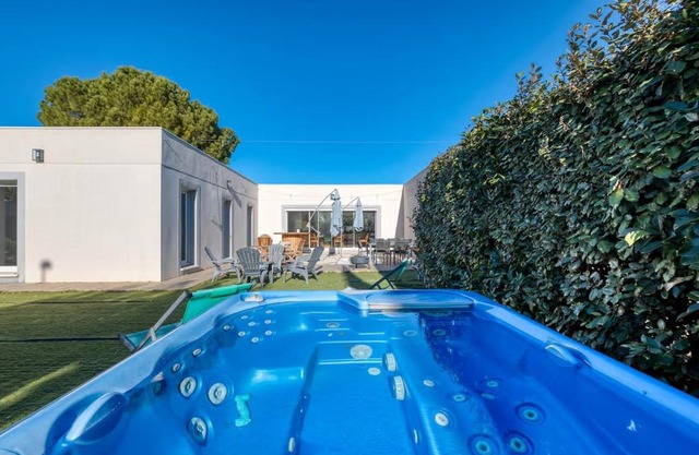 "L'Atrium"-Villa de standing -Piscine-Spa-Salle de jeux