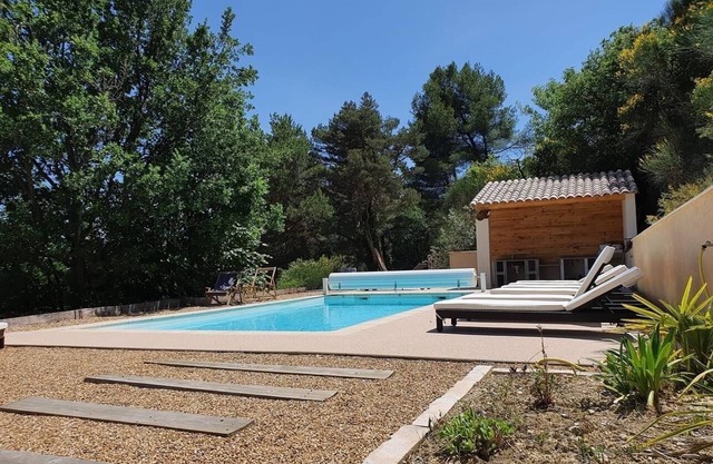 L'Eglantier 2 - nature gîte facing Mont Ventoux, swimming pool