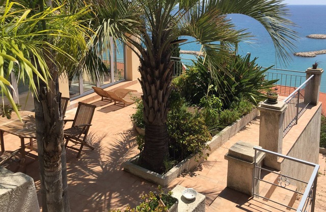 L'ensoleillée Citronniers 52m² Exceptional view of the beach Terrace60m² beds5*