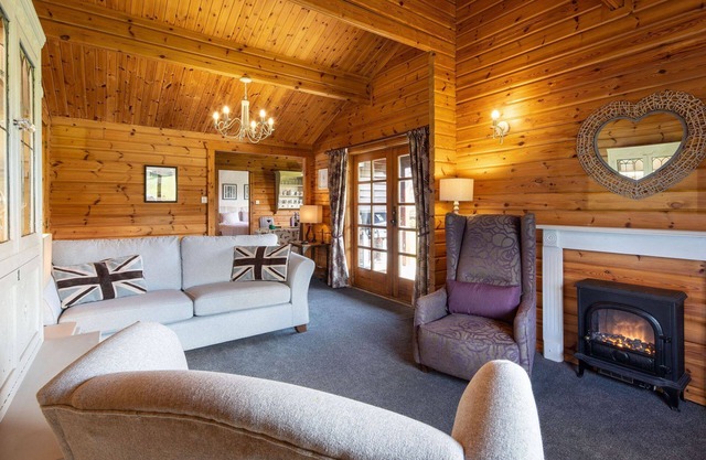 Lapwing - sleeps 6 guests in 3 bedrooms