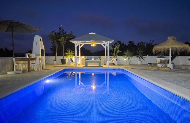 LA BRISE villa Private swimmingpool, Aircon, Wifi, beautiful countryside