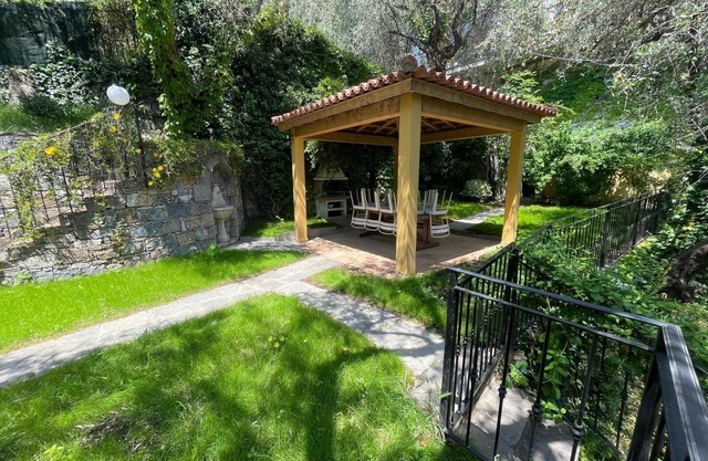 La Casetta tra ulivi e colline, con giardino privato