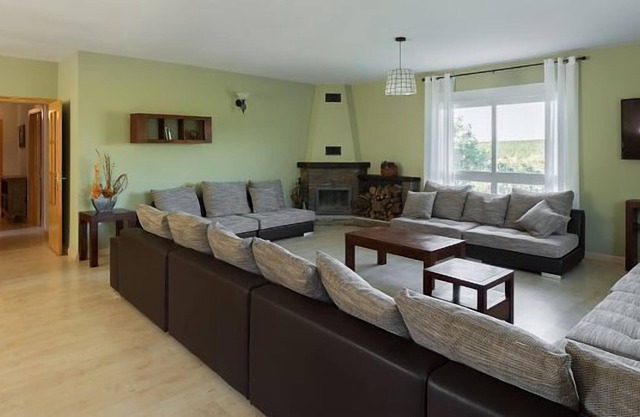 La Casona del Monte, large groups in a single house near Madrid