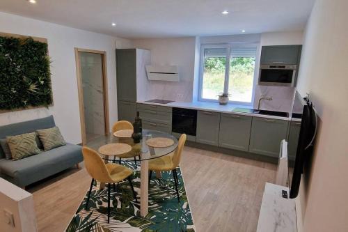 La Dame - Parking Privé GRATUIT Proche GE Alstom & Centre-Ville