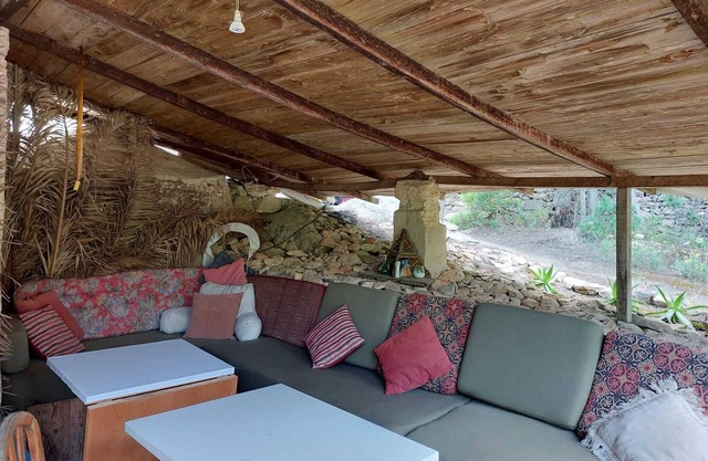 La Carpa Bouddha au Cœur de la Forêt