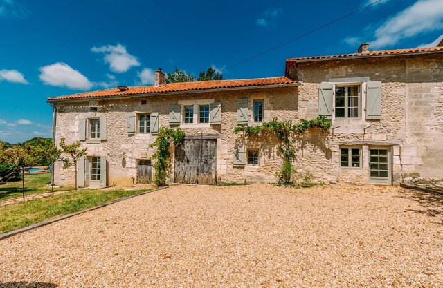 La Grange Blanche - Six Bedroom Villa, Sleeps 12