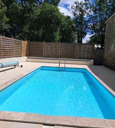 LA LAUJÈRE IVIE - Gîte & Piscine privative