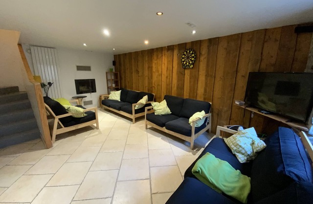 LA MAISON, accommodation for 13 to 15 people