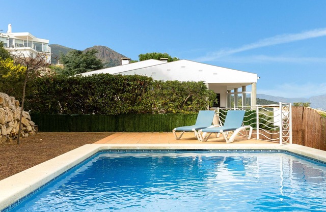 LA MORA II - 4 - Gran apartamento con jardín. vistas la mar y piscina privada.
