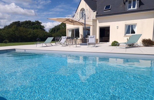 La Névezienne Raffinée Spacieuse, Piscine, Plages à 1.5 km, 8 Pers
