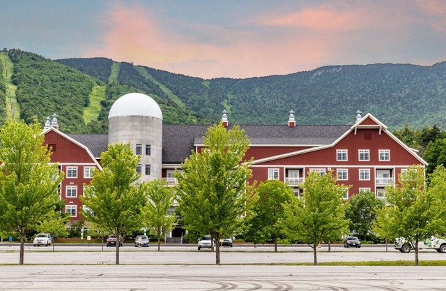 La Pasta At Mad House 4 Bedroom Condo by RedAwning