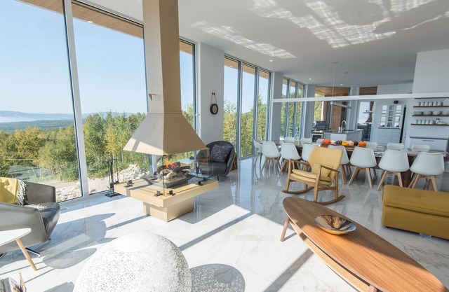 La Perséide with viewpoint overlooking the river and mountains