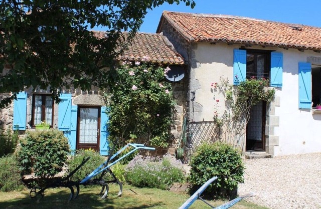 La Petite Maison Large, renovated, farmhouse -PRIVATE POOL