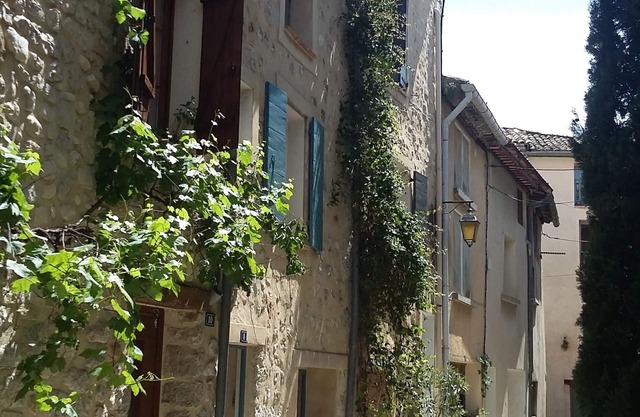 La Petite Maison Bleue Cœur du Village de Buis-les-baronnies 4 Personnes