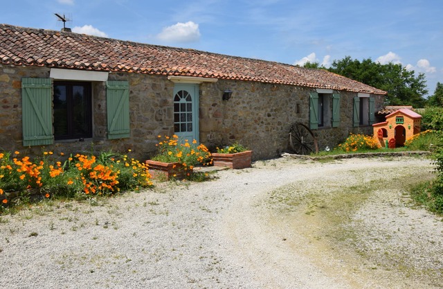 La Pomerie: Cottage classified 3 stars with Heated Pool near Puy du Fou